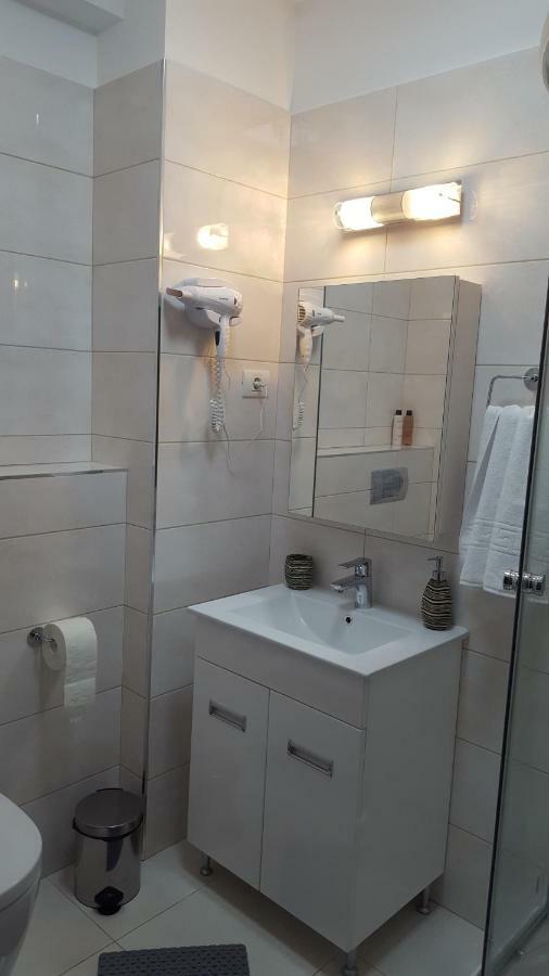 Alex Marina Flat Apartment Mamaia Exterior photo